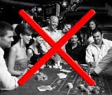 Una mesa de ruleta en un casino físico marcada con una cruz roja.